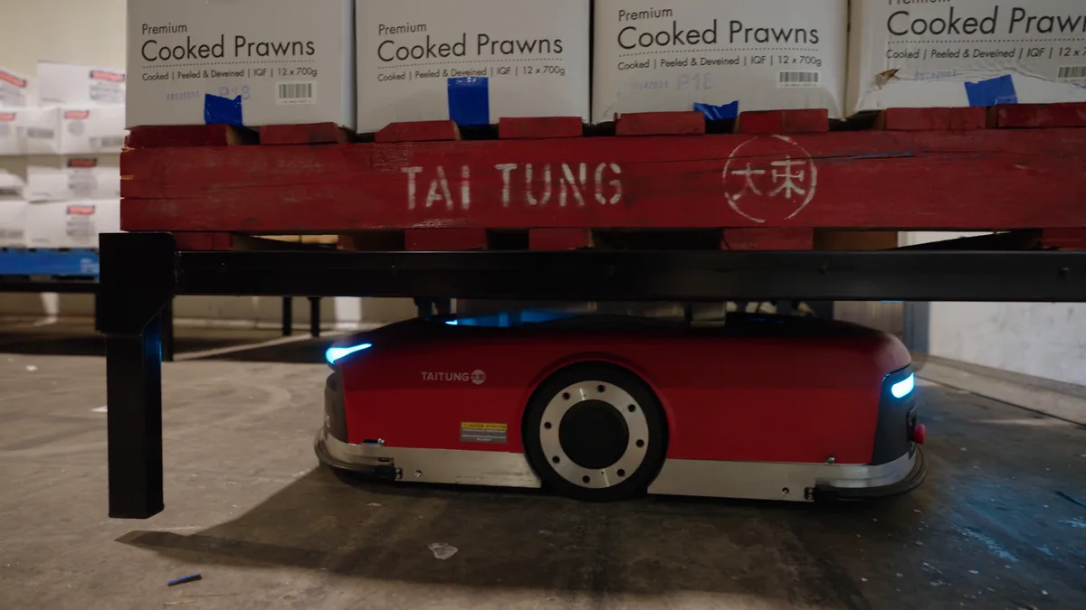 A Tai Tung pod of chilled stock carried by a Mushiny AMR